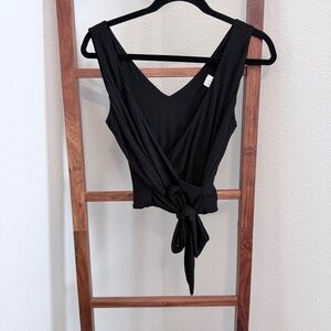 Dee Elly Callista Sleeveless Ribbed Crop Wrap Top in Black Size Medium NWT